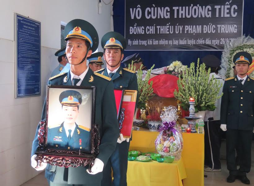 Tổ chức lễ truy điệu và an táng Thiếu úy phi công Phạm Đức Trung